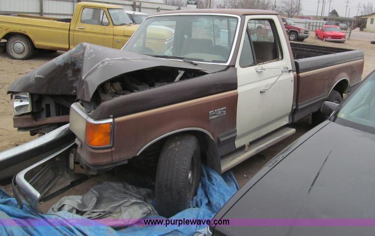 image for item G9508 1990 Ford F150 pickup truck
