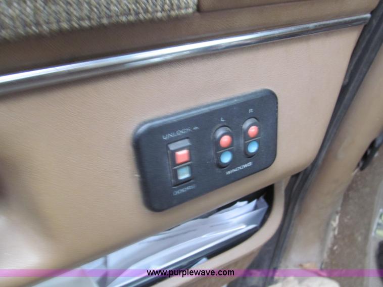 image for item G9508 1990 Ford F150 pickup truck