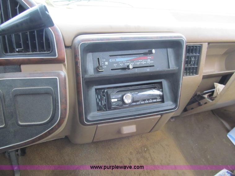 image for item G9508 1990 Ford F150 pickup truck