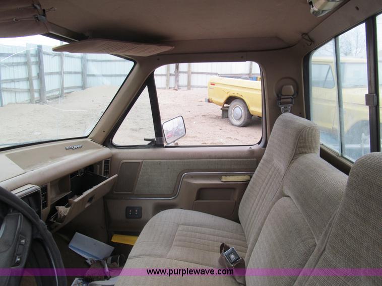 image for item G9508 1990 Ford F150 pickup truck