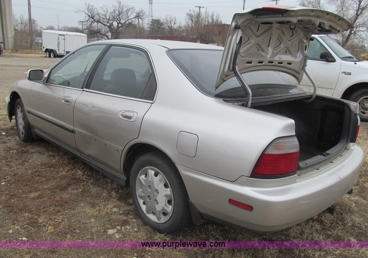 image for item G9510 1996 Honda Accord DX