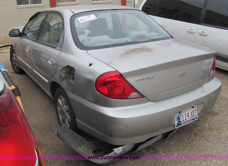 image for item G9511 2003 Kia Spectra LS
