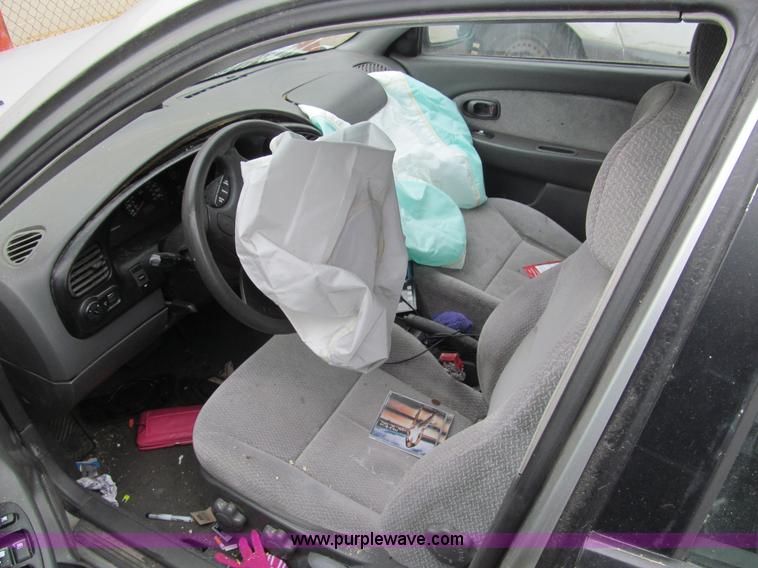 image for item G9511 2003 Kia Spectra LS