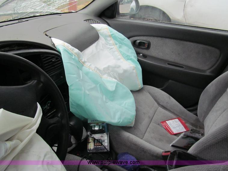 image for item G9511 2003 Kia Spectra LS