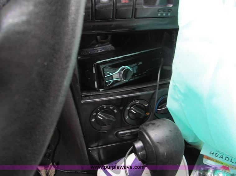 image for item G9511 2003 Kia Spectra LS