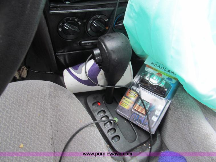 image for item G9511 2003 Kia Spectra LS