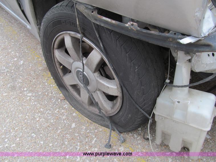 image for item G9511 2003 Kia Spectra LS