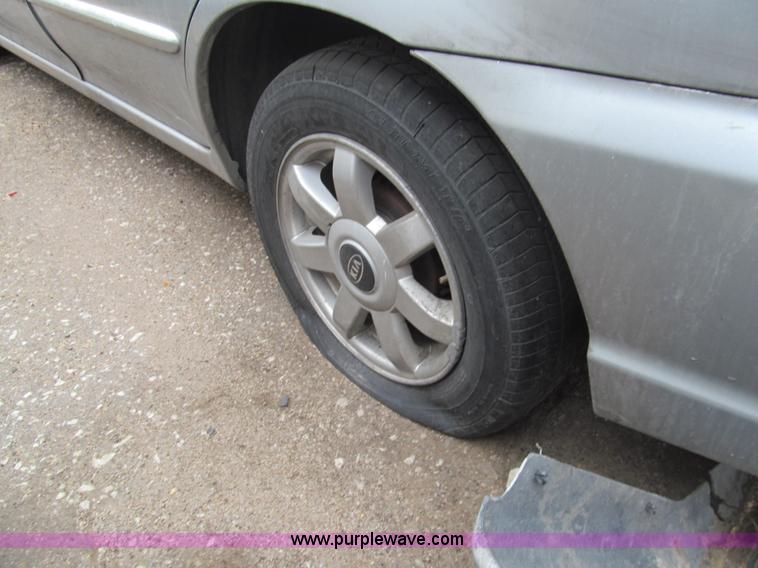 image for item G9511 2003 Kia Spectra LS