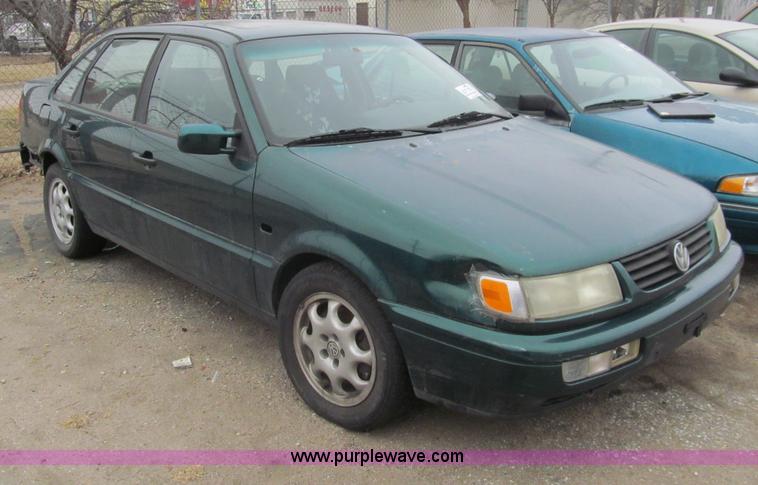 image for item G9512 1996 Volkswagen Passat GLX