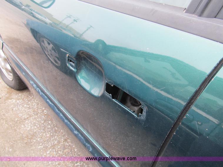 image for item G9512 1996 Volkswagen Passat GLX