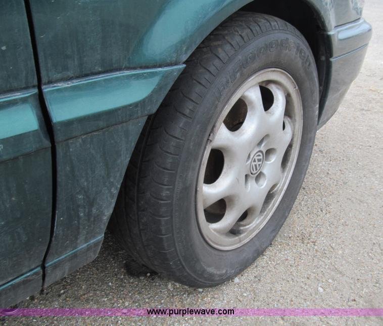 image for item G9512 1996 Volkswagen Passat GLX