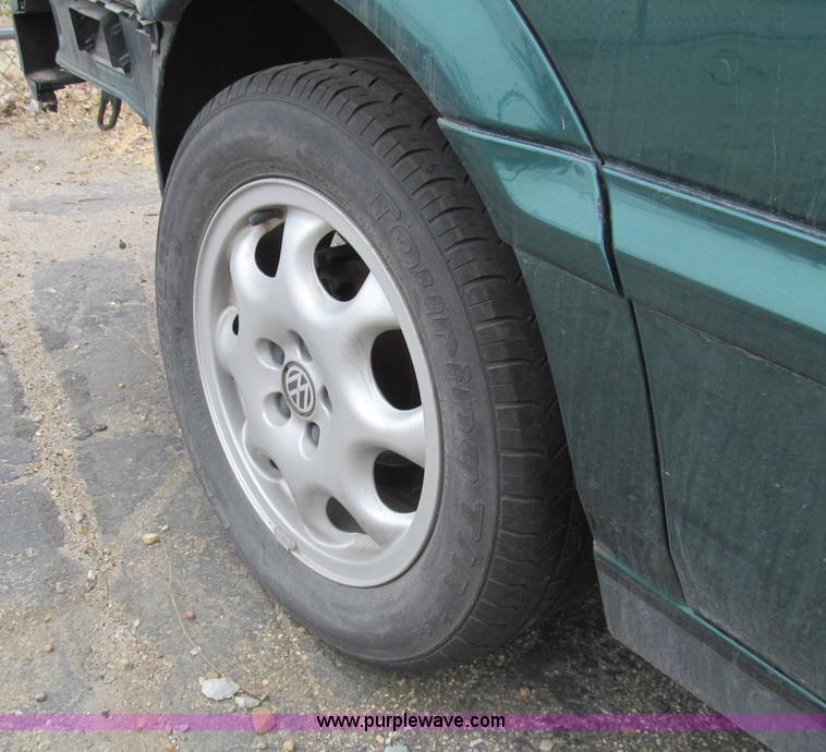 image for item G9512 1996 Volkswagen Passat GLX