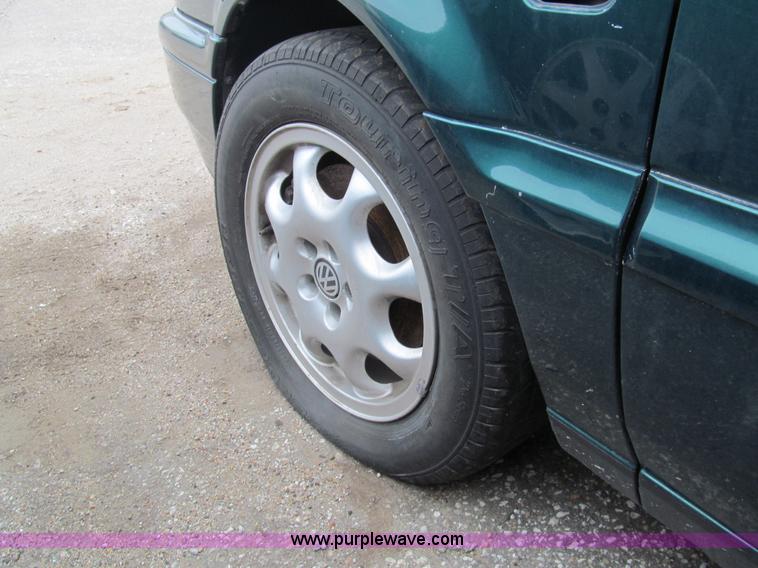 image for item G9512 1996 Volkswagen Passat GLX