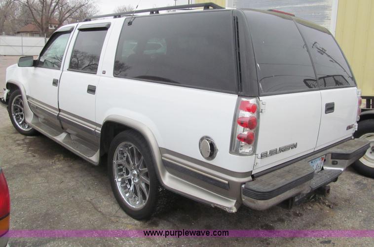 image for item G9514 1999 GMC Suburban 1500 SUV