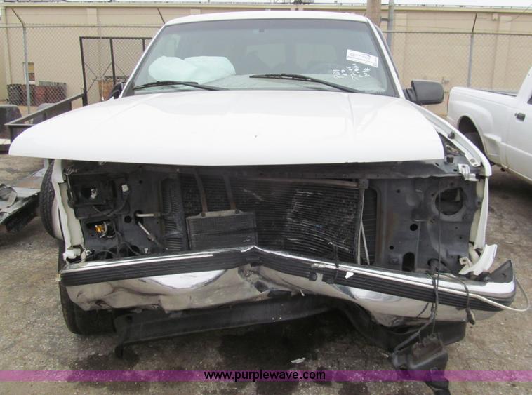 image for item G9514 1999 GMC Suburban 1500 SUV