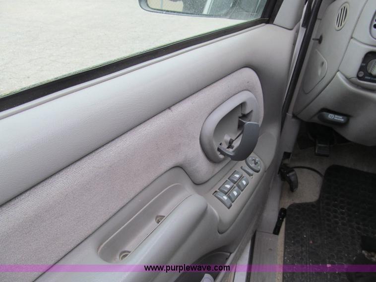 image for item G9514 1999 GMC Suburban 1500 SUV