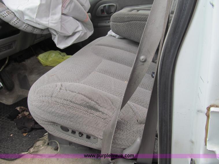 image for item G9514 1999 GMC Suburban 1500 SUV