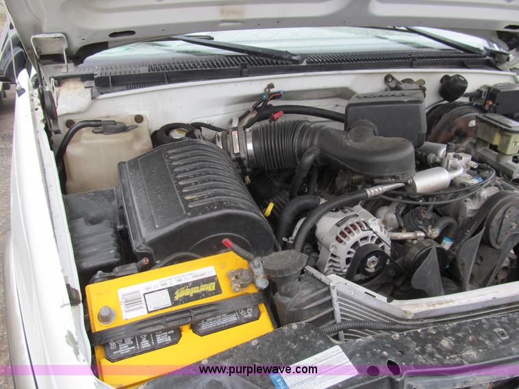 image for item G9514 1999 GMC Suburban 1500 SUV