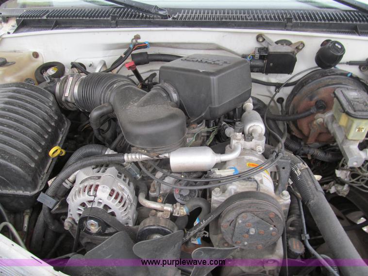 image for item G9514 1999 GMC Suburban 1500 SUV