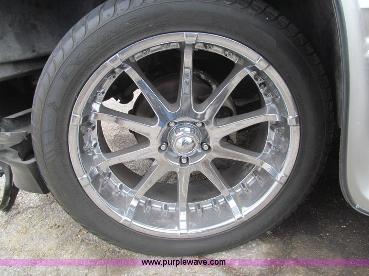 image for item G9514 1999 GMC Suburban 1500 SUV