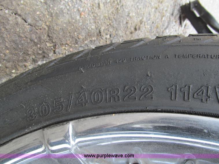 image for item G9514 1999 GMC Suburban 1500 SUV