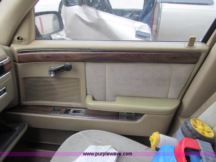 image for item G9515 1990 Dodge Dynasty