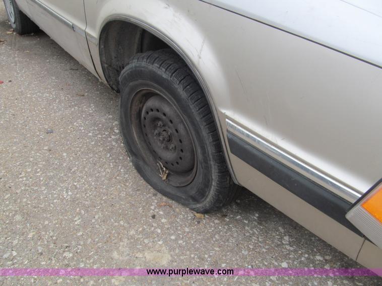 image for item G9515 1990 Dodge Dynasty