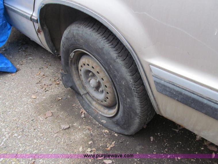 image for item G9515 1990 Dodge Dynasty