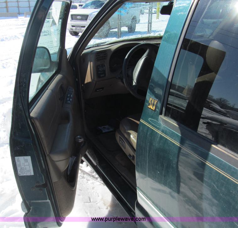 image for item G9542 1998 GMC Jimmy SL SUV