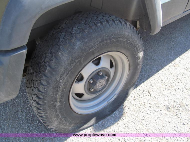 image for item G9593 1998 Jeep Cherokee SE SUV