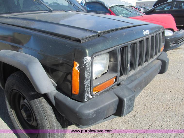 image for item G9593 1998 Jeep Cherokee SE SUV