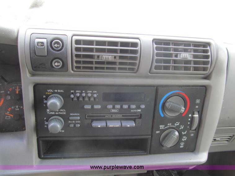 image for item I7247 1997 GMC Jimmy SL SUV