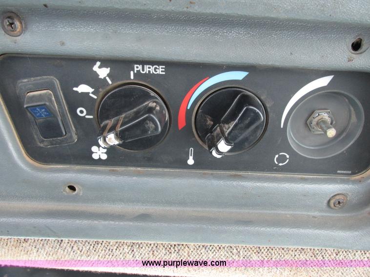 image for item G8820 1997 New Holland 9682 4WD tractor