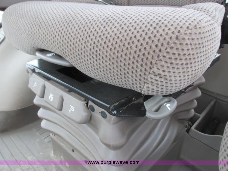 image for item G8822 2012 John Deere 7230R MFWD tractor