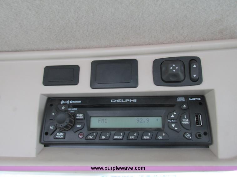 image for item G8822 2012 John Deere 7230R MFWD tractor