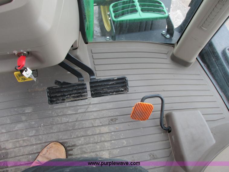 image for item G8822 2012 John Deere 7230R MFWD tractor