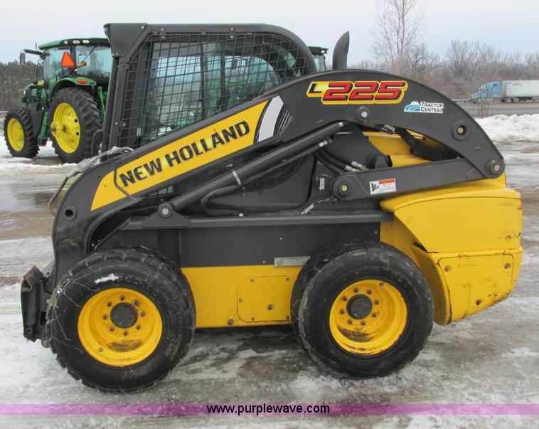 image for item G8823 2011 New Holland L225 skid steer