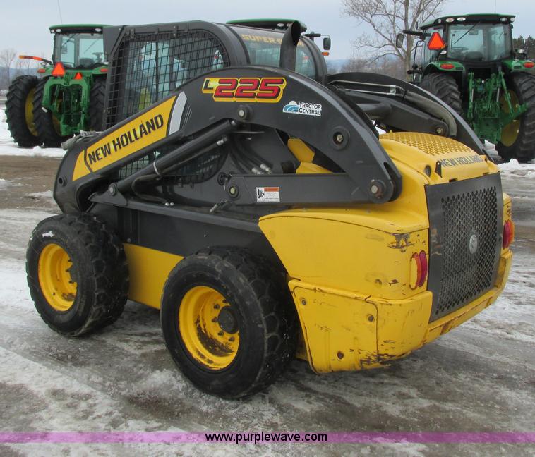 image for item G8823 2011 New Holland L225 skid steer