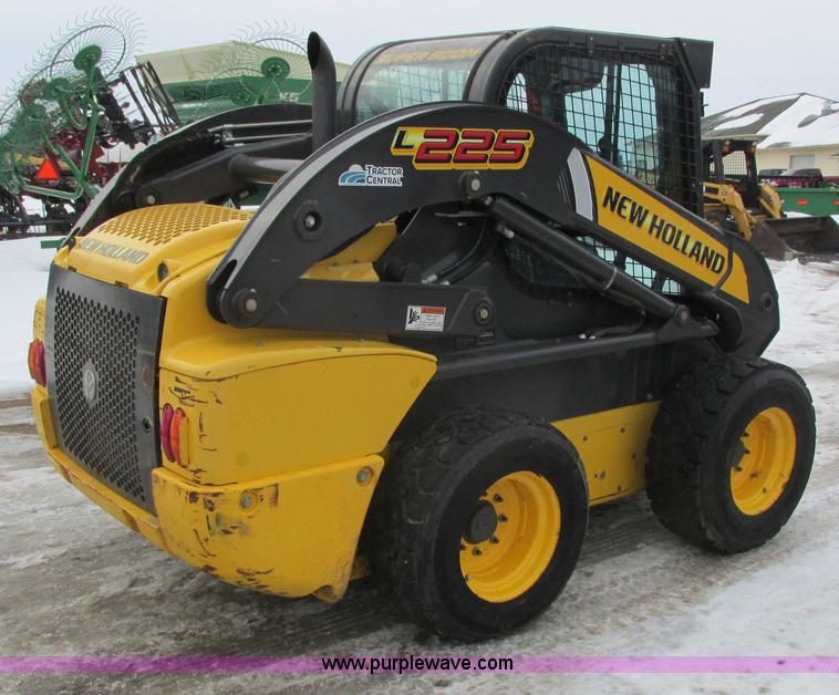image for item G8823 2011 New Holland L225 skid steer