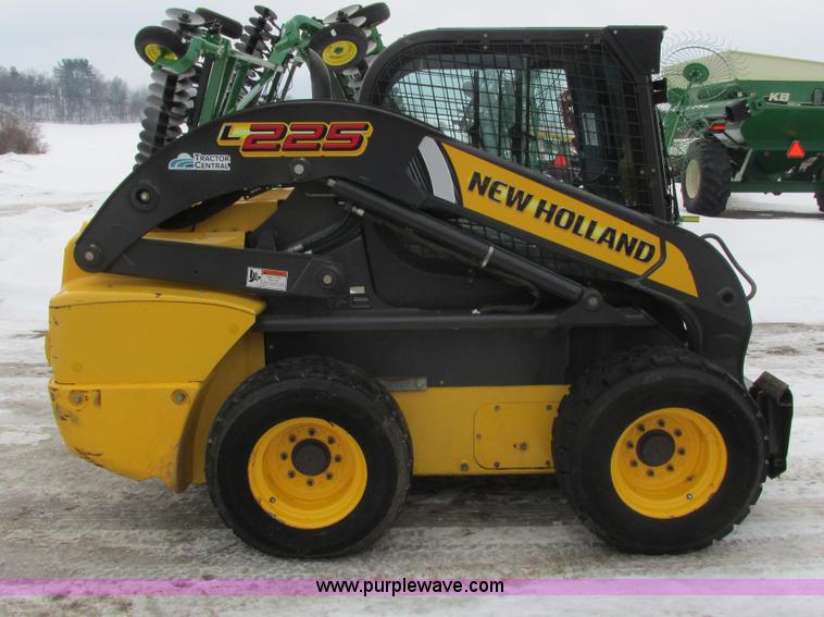 image for item G8823 2011 New Holland L225 skid steer