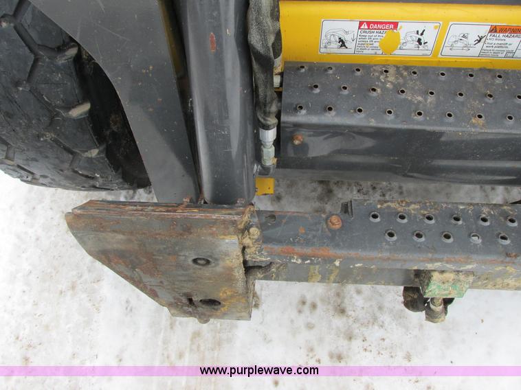 image for item G8823 2011 New Holland L225 skid steer