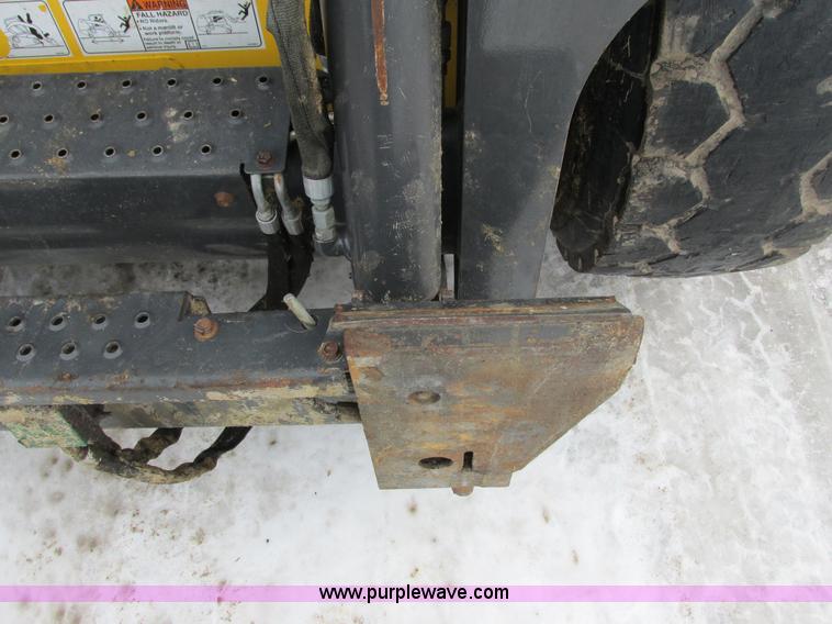 image for item G8823 2011 New Holland L225 skid steer