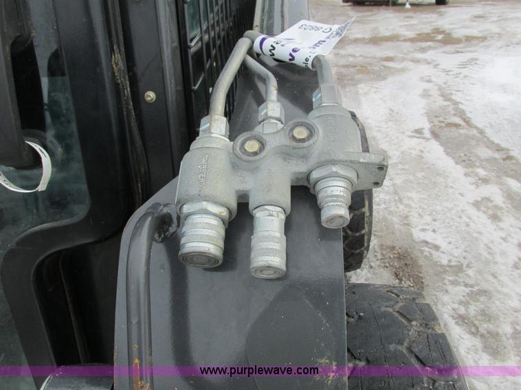 image for item G8823 2011 New Holland L225 skid steer