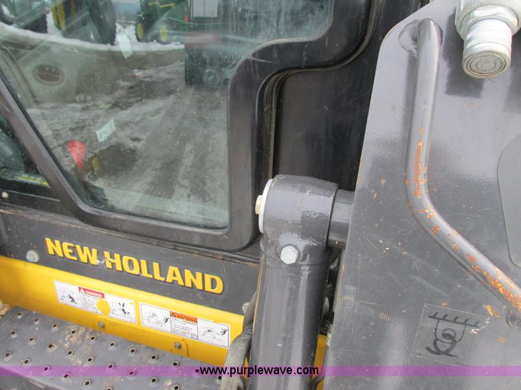 image for item G8823 2011 New Holland L225 skid steer