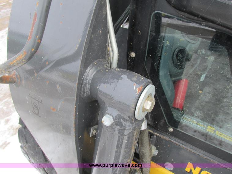 image for item G8823 2011 New Holland L225 skid steer