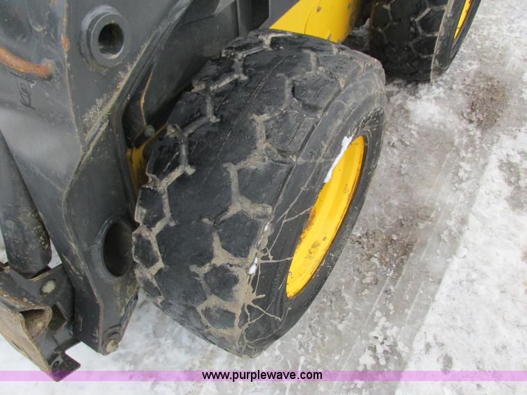 image for item G8823 2011 New Holland L225 skid steer