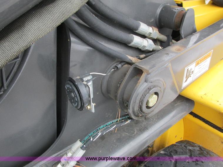 image for item G8823 2011 New Holland L225 skid steer
