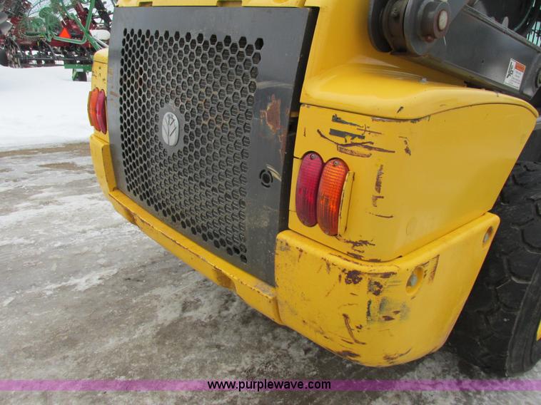 image for item G8823 2011 New Holland L225 skid steer