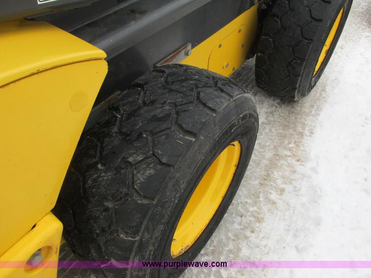 image for item G8823 2011 New Holland L225 skid steer