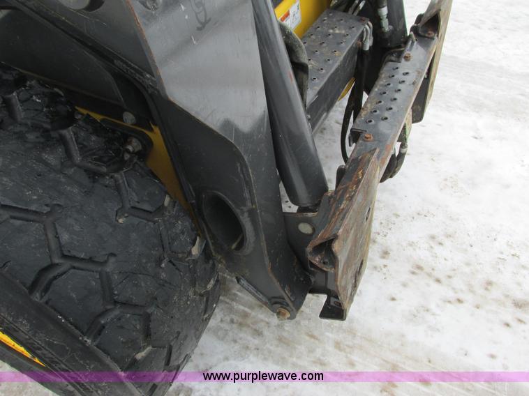 image for item G8823 2011 New Holland L225 skid steer